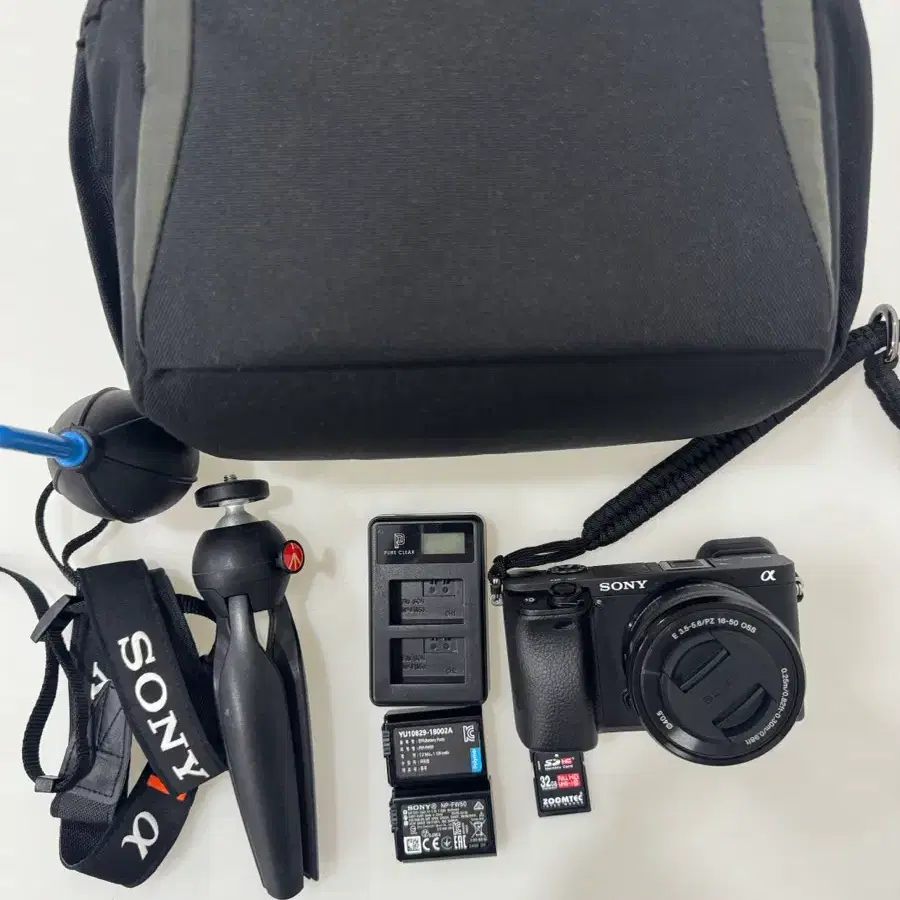 소니 알파 A6400 카메라 + 16 50mm 번들렌즈 + 구성품 ( 6050컷)
