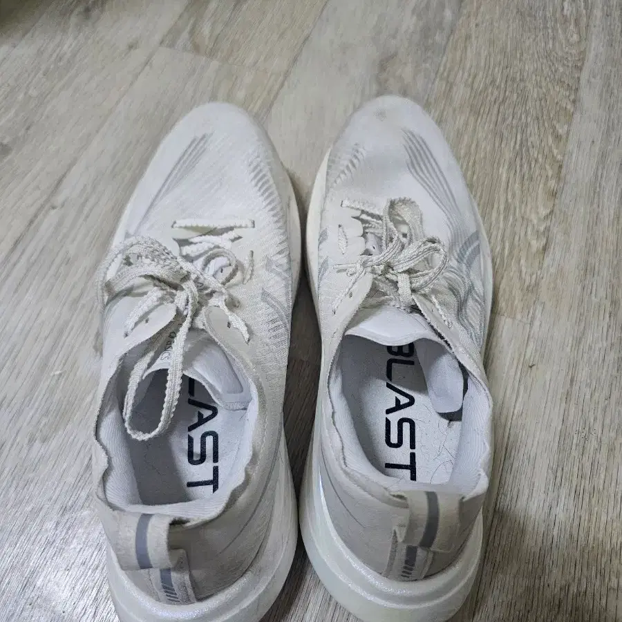 아식스 메가블라스트 265mm 팝니다