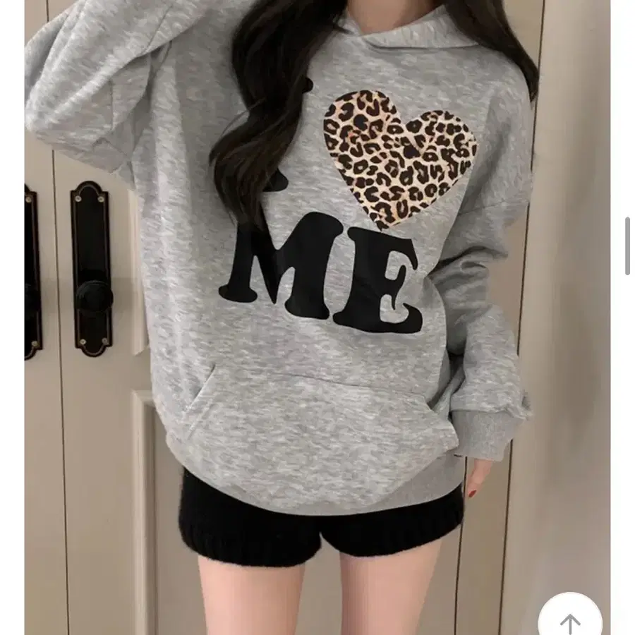 레오파드 하트 로고 후드티