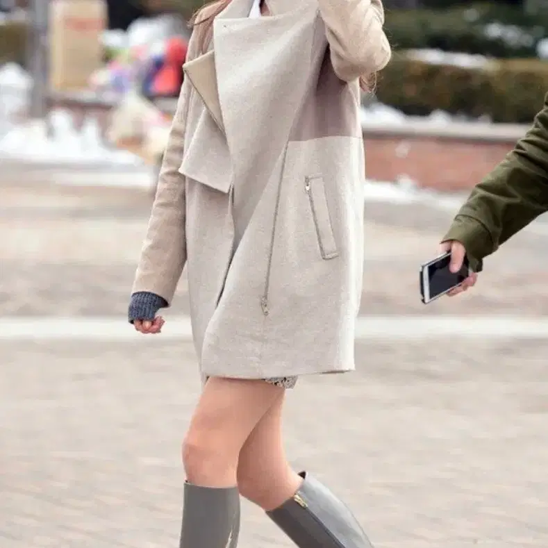 스테파넬 캐시미어 베이지 컬러 배색 디자인 여성 코트