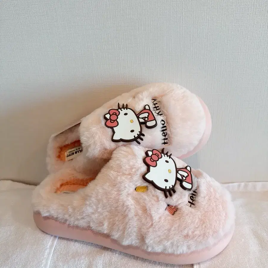 헬로키티 핑크 퍼 슬리퍼 (새상품)