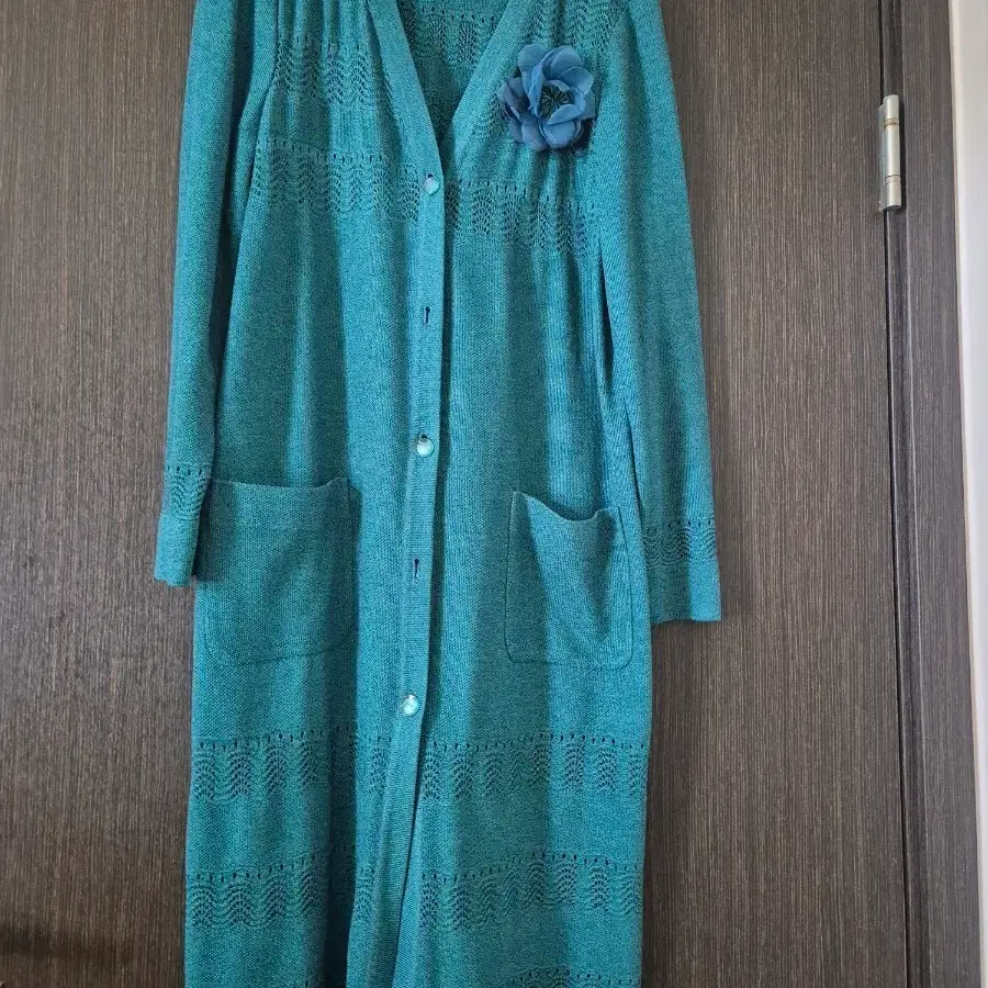 정호진롱 가디건 청록색 꽃 브로치 세트
