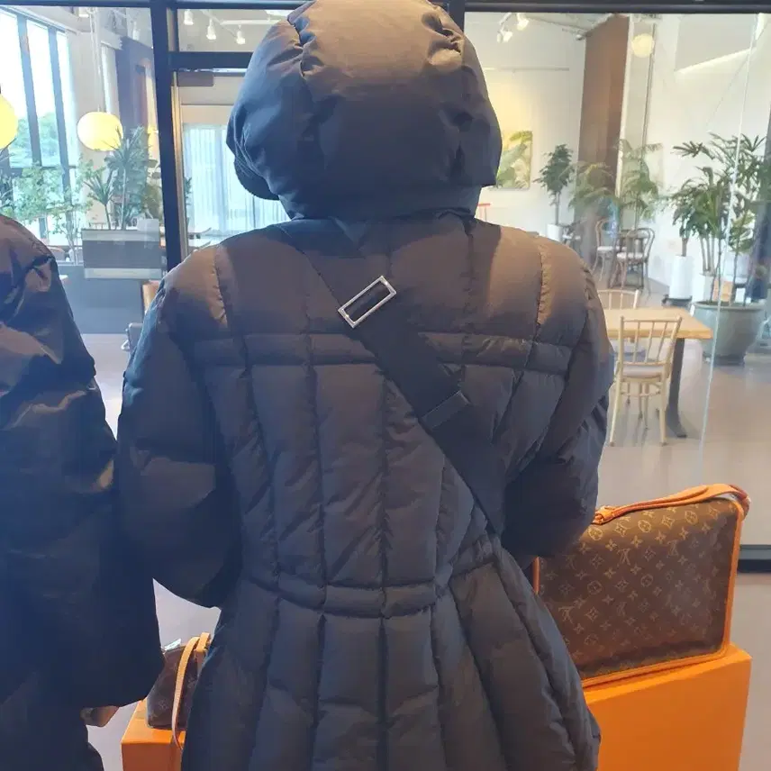 몽클레르 몽클레어 에스톰 버티컬퀼팅 후드 쇼트 다운 재킷 사진 4