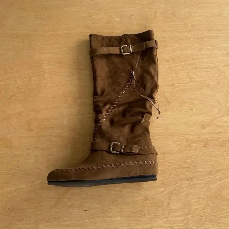 아수라 스웨이드 부츠 브라운 BRAID SUEDE BOOTS (BROWN)