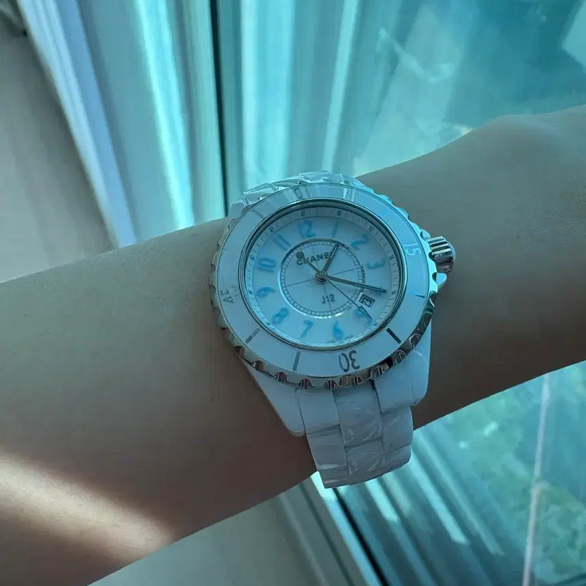 샤넬 J12 화이트 시계 한정판 (정품) 33mm 사진 2