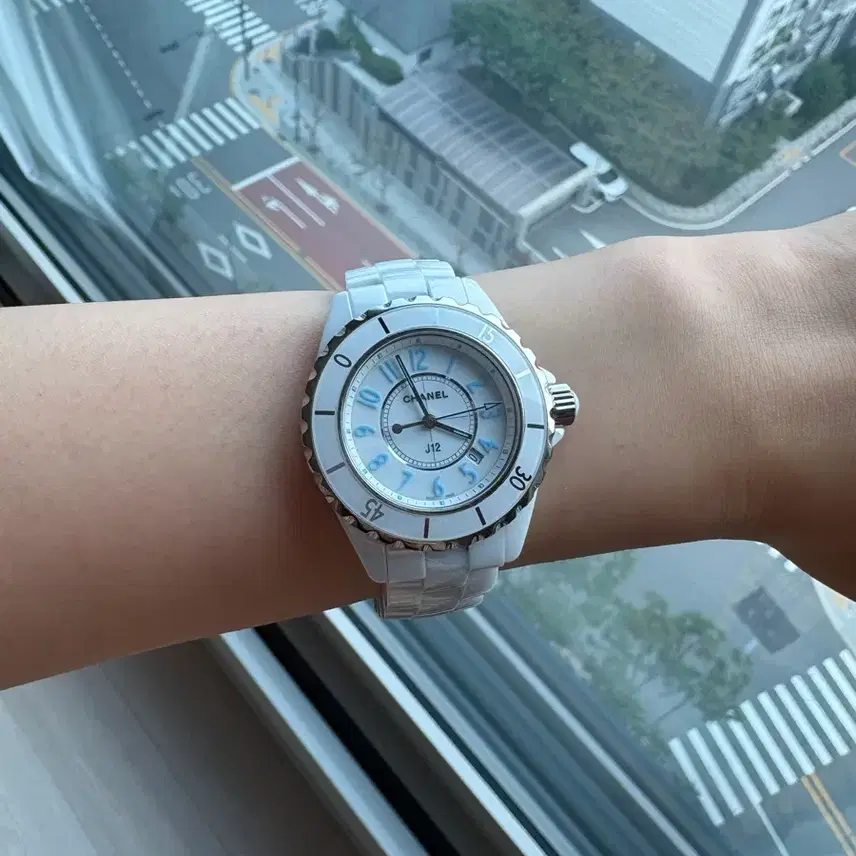 샤넬 J12 화이트 시계 한정판 (정품) 33mm 사진 5