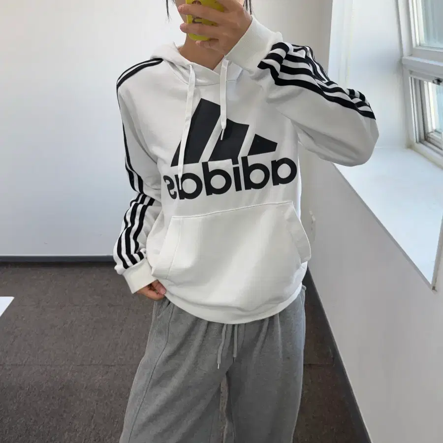 Adidas 아디다스 빅 삼각로고 화이트 트랙 후드티