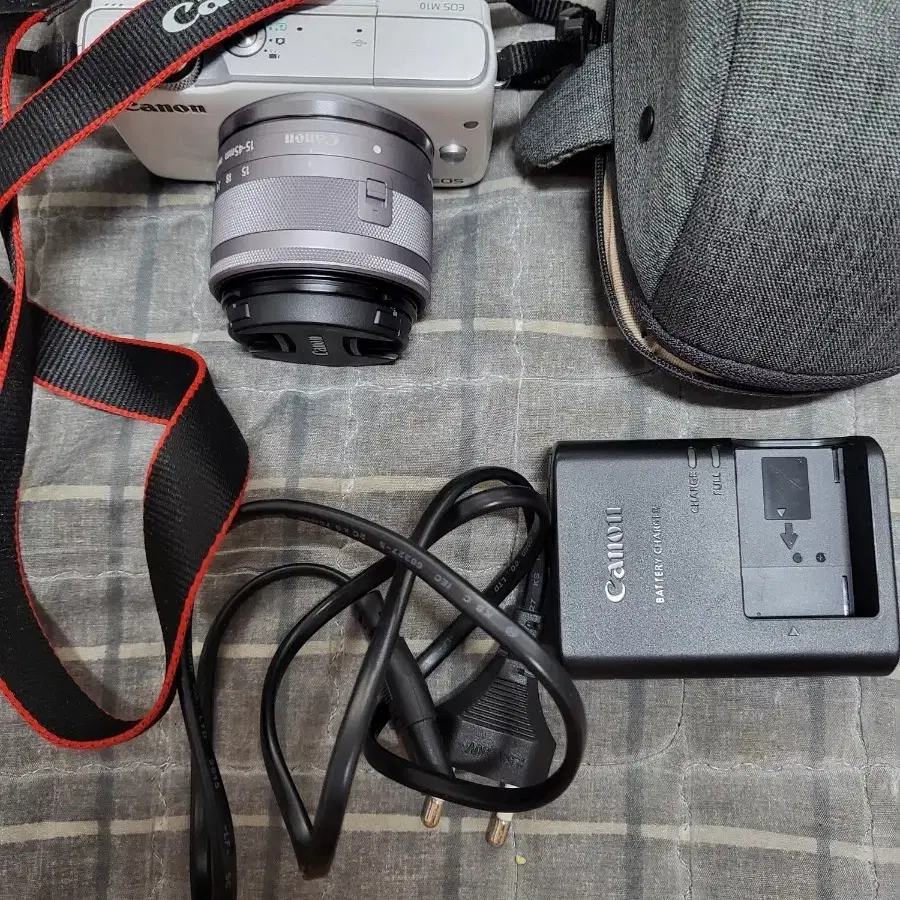 캐논 EOS M10 미러리스 카메라