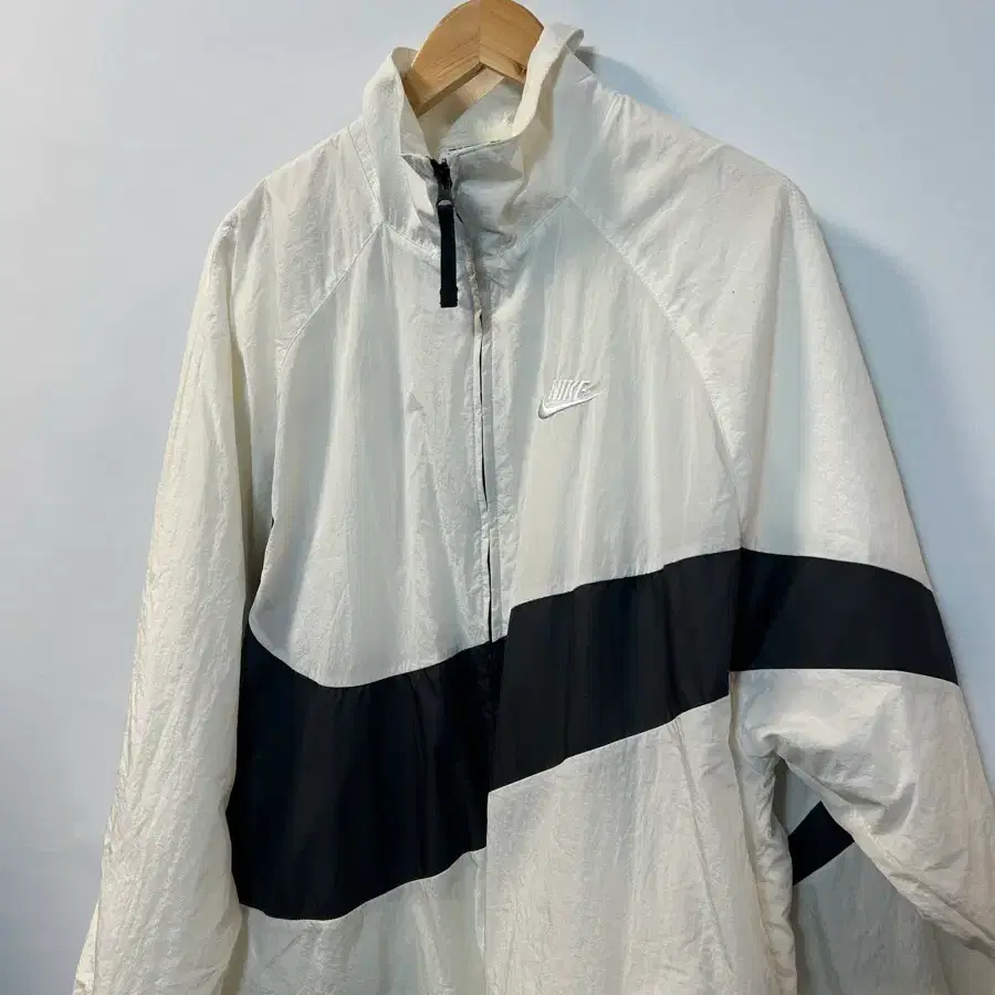 나이키 바람막이 화이트 XL H655