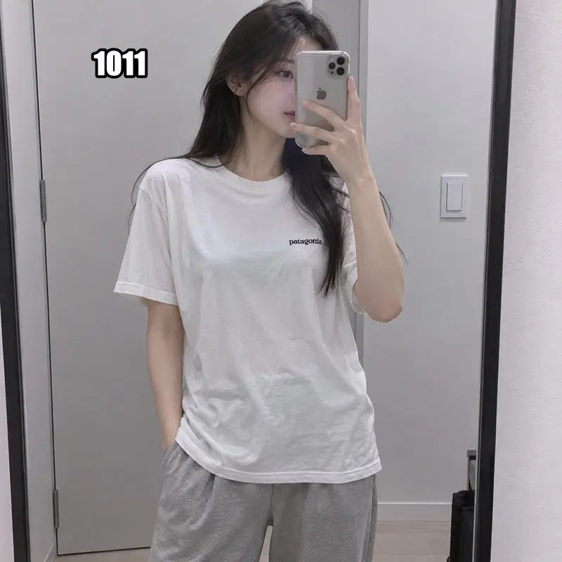 S 파타고니아 화이트 미니 로고 반팔 티셔츠