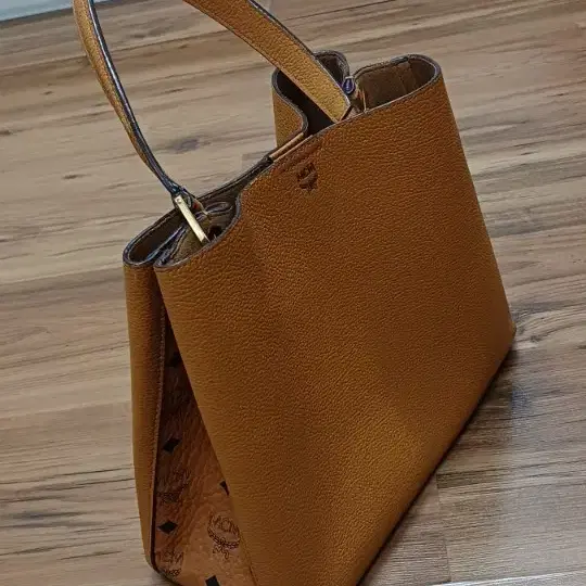 MCM 비세토스 숄더백 브라운 정품 성주택있어요