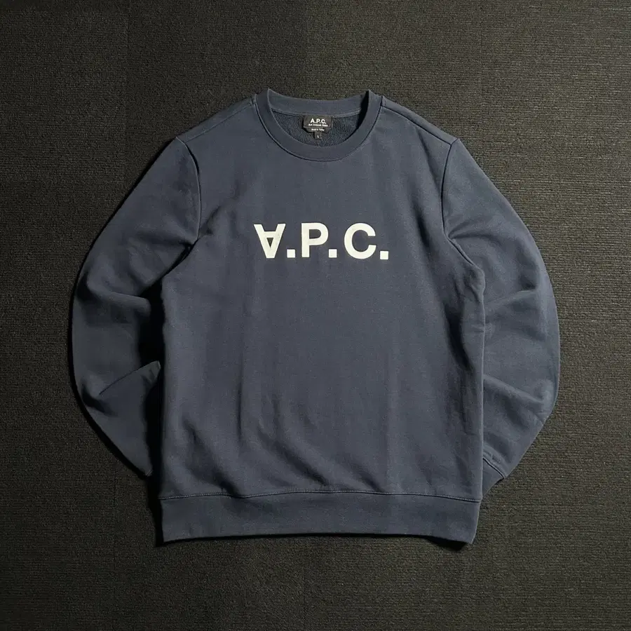 A.P.C. 아페쎄 네이비 스웨트셔츠