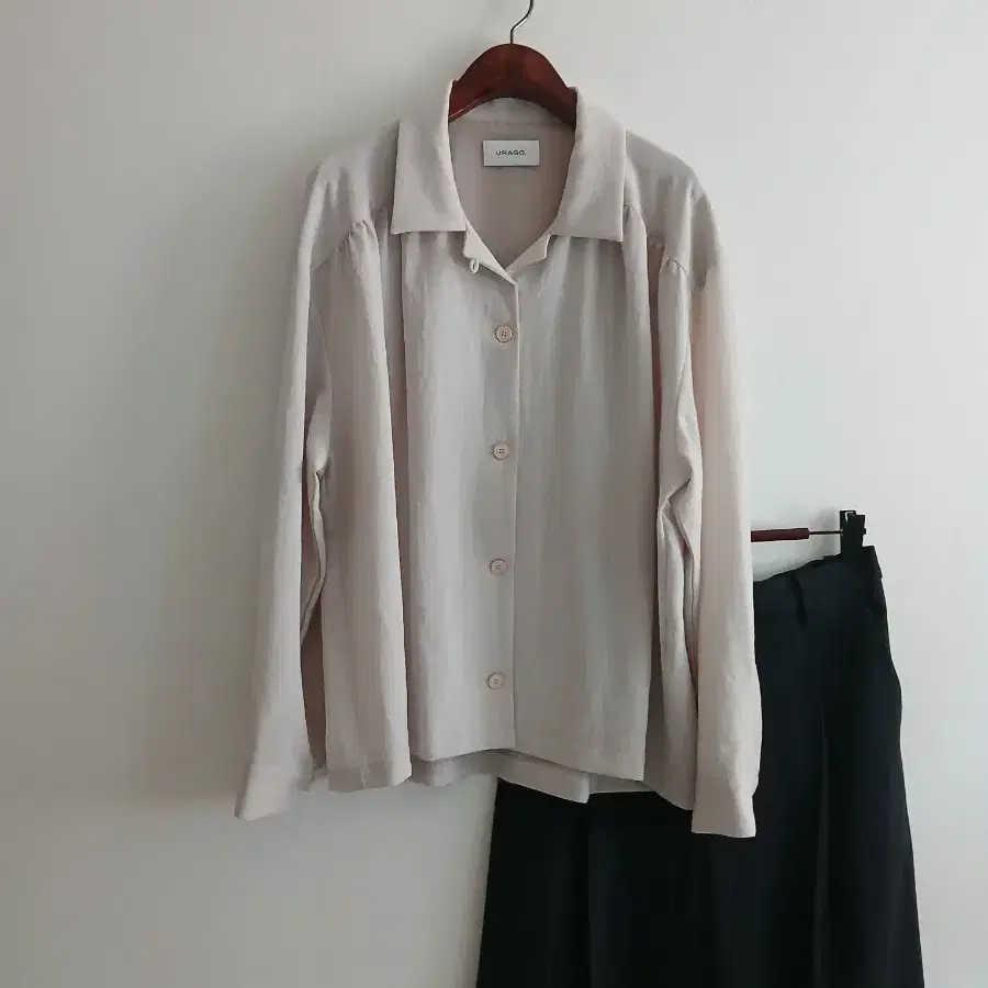유라고 도톰 루즈핏 블라우스
