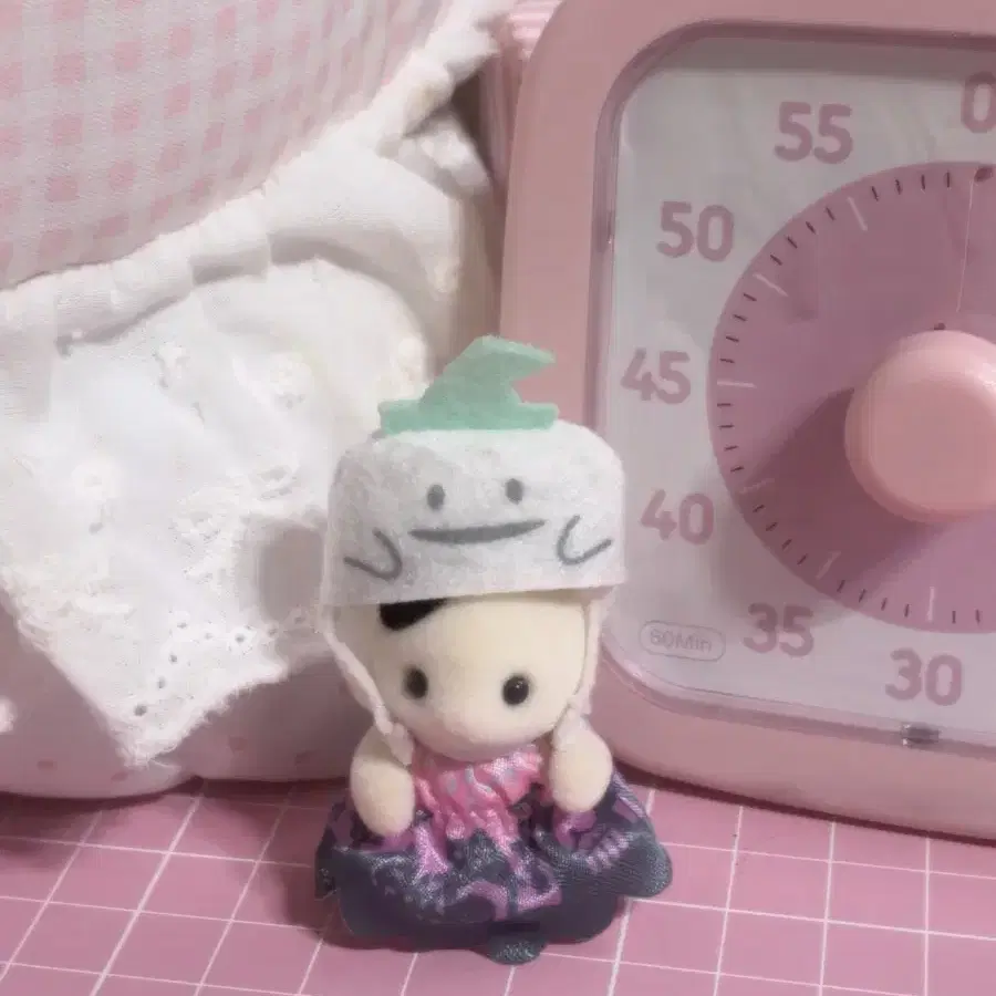 실바니안 할로윈 유령 턱시도 고양이 직립