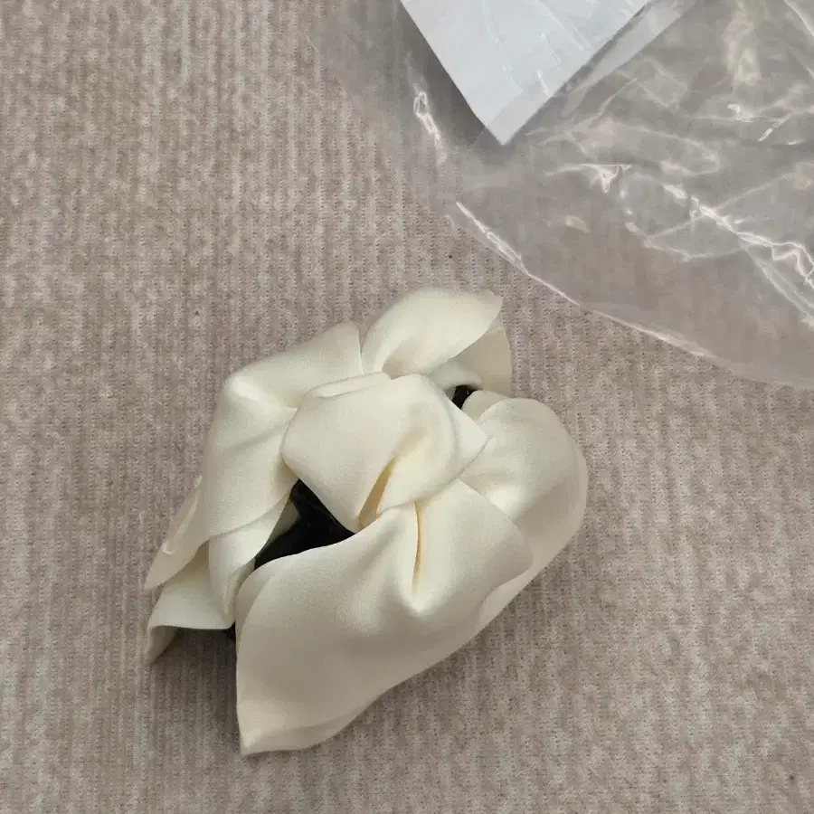레떼드폴린 리본 헤어 클립