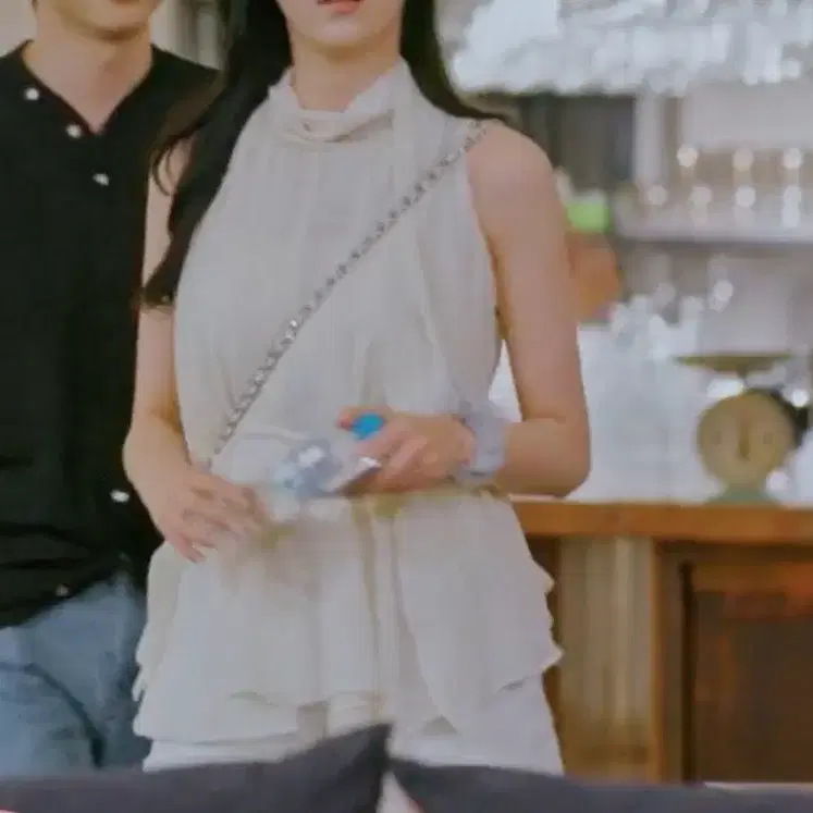 환연 현지st 쉬폰 타이 홀터 블라우스