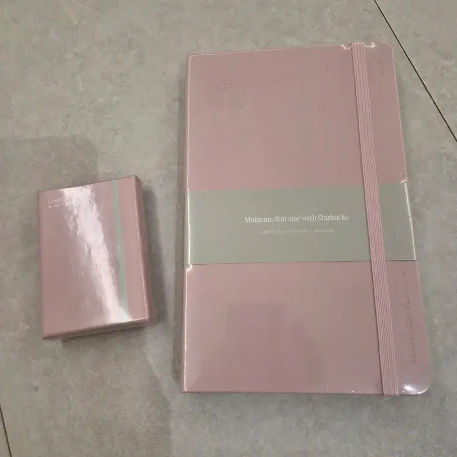 2027 스타벅스 플래너 핑크다이어리+미니키링