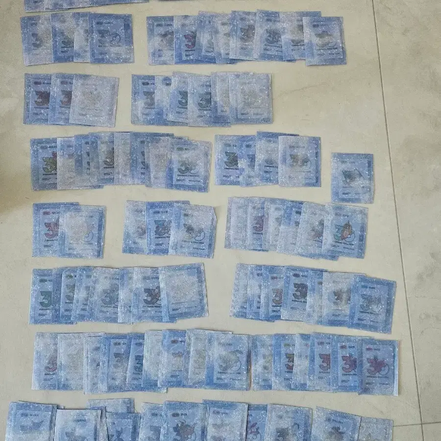 포켓몬 시즌6 뉴30로고 띠부씰들 판매 합니다 (사진 2장)