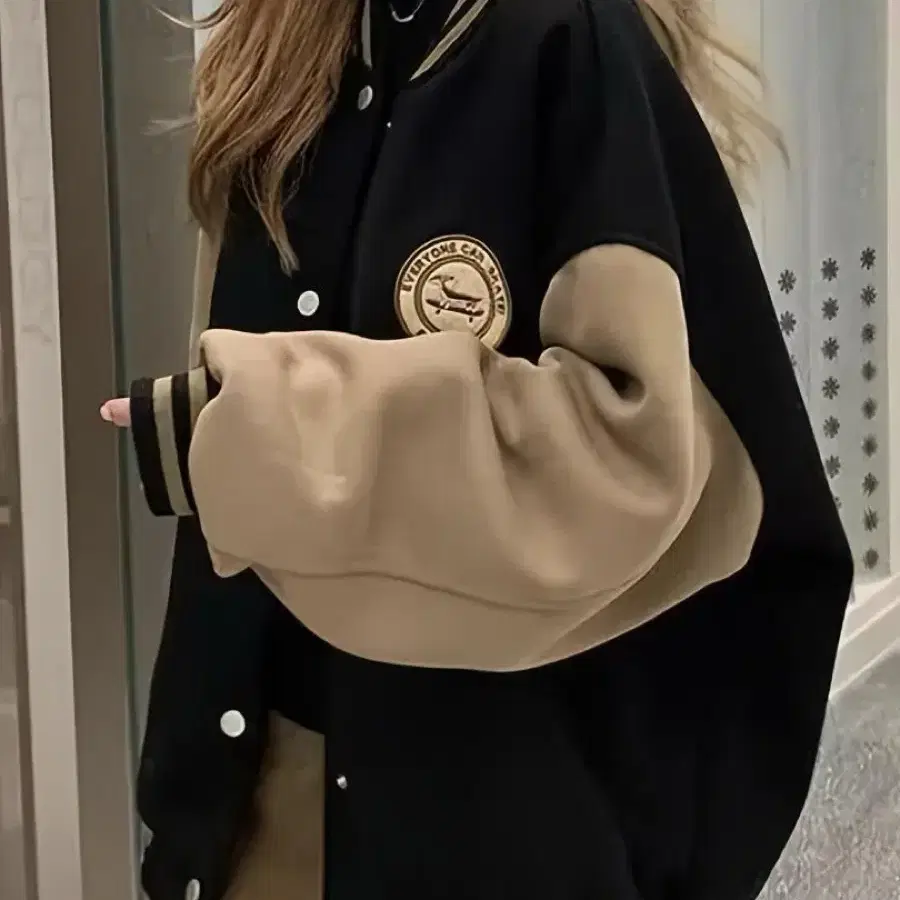 야구 점퍼 블랙 베이지 배색