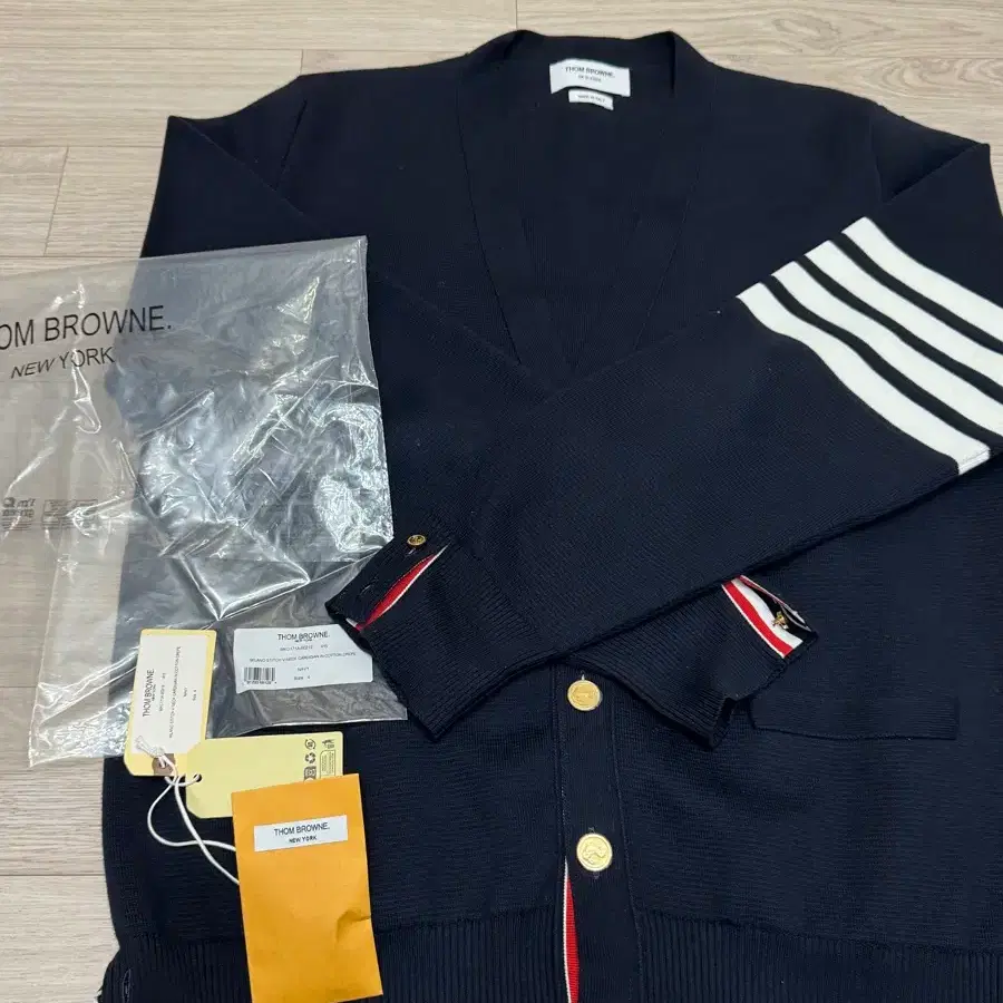 (4) 톰브라운 밀라노 금장 가디건