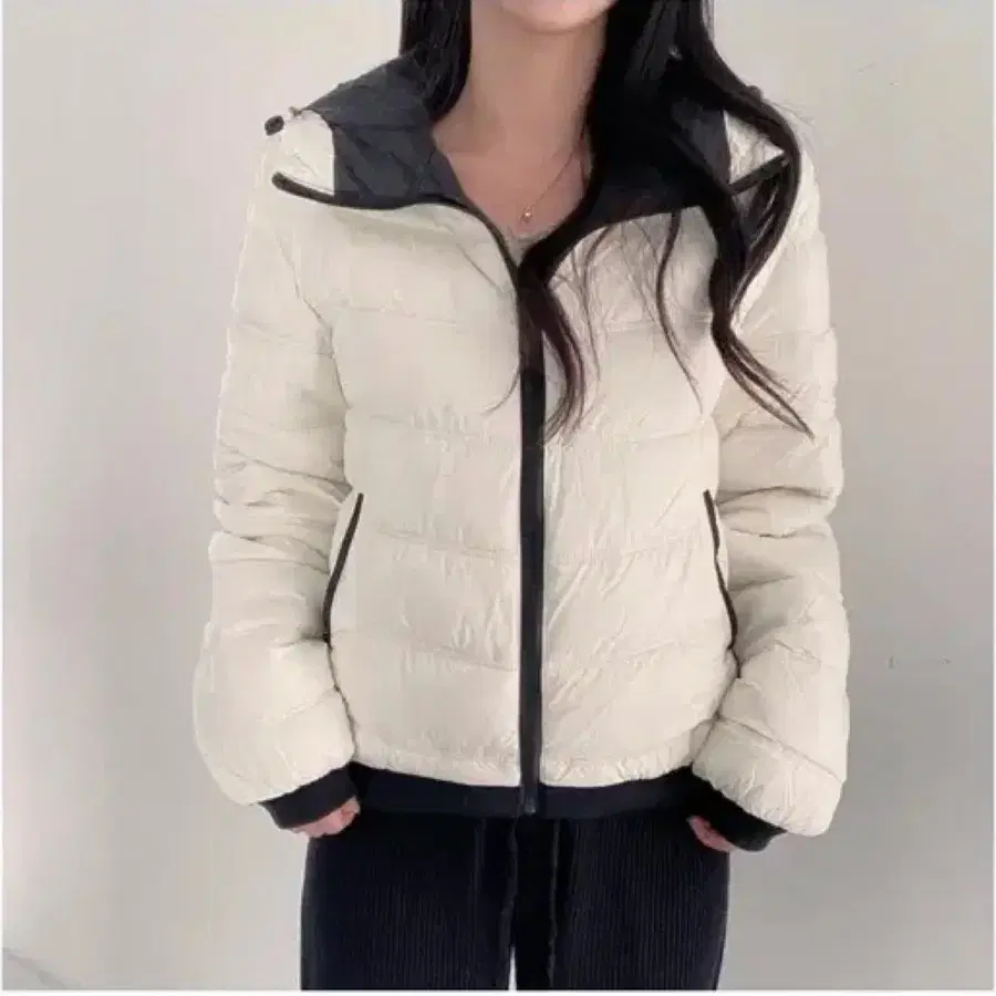 아이보리 경량패딩