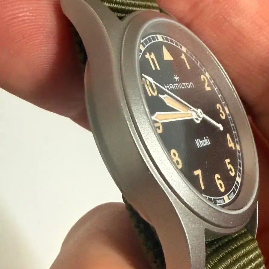 해밀턴 카키 필드 쿼츠 33mm 나토 스트랩 블랙