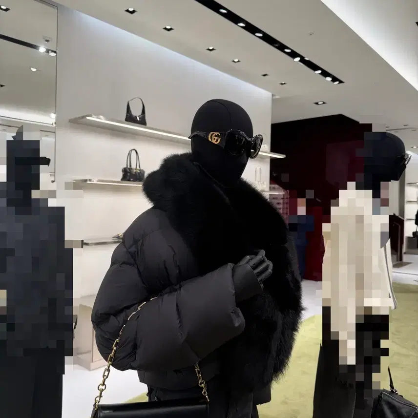 구찌 블랙 퍼 트리밍 패딩 코트 Gucci 2026 fW 사진 1