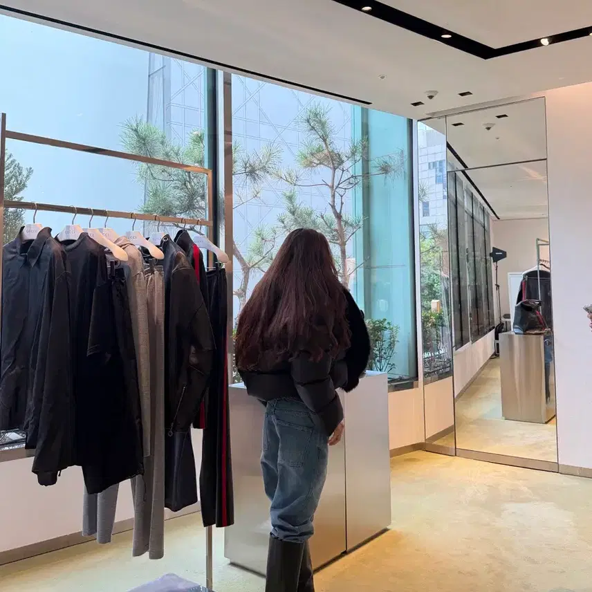 구찌 블랙 퍼 트리밍 패딩 코트 Gucci 2026 fW 사진 4