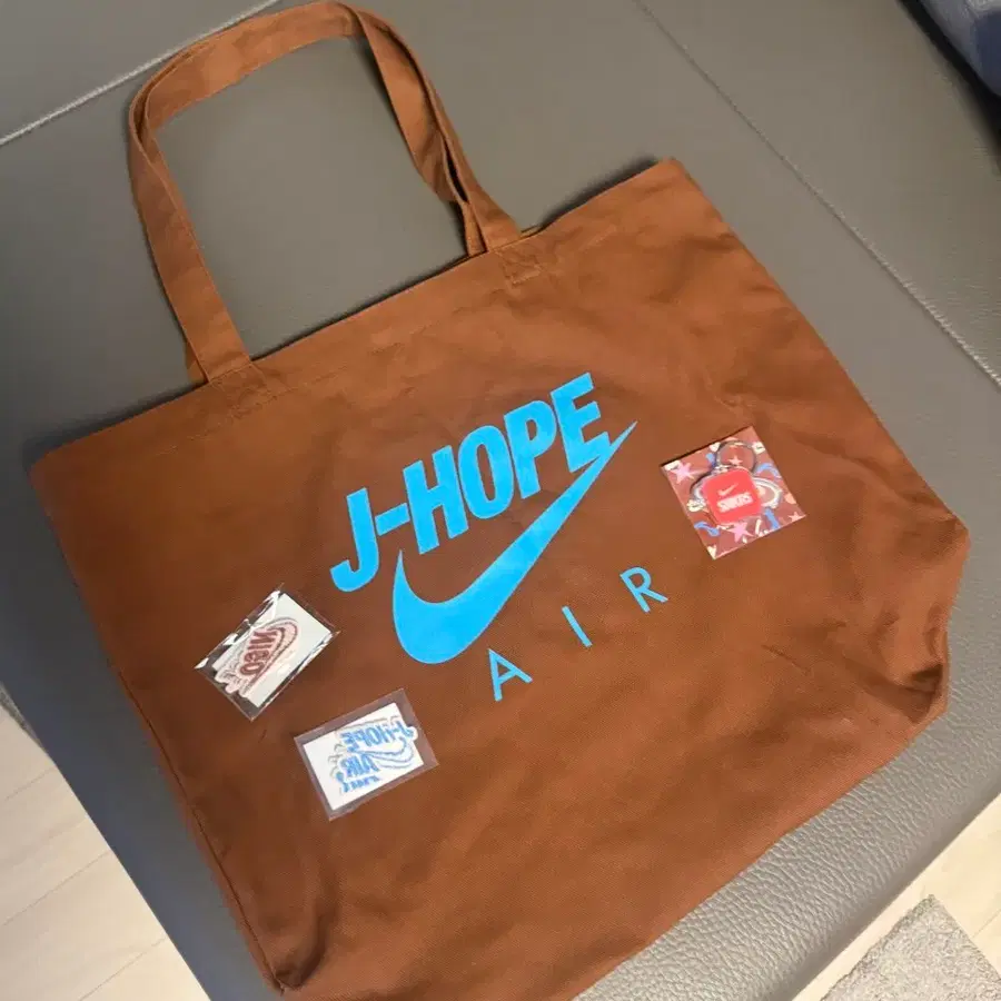 나이키 니고 제이홉 토드백+키링+패치2개 세트팝니다