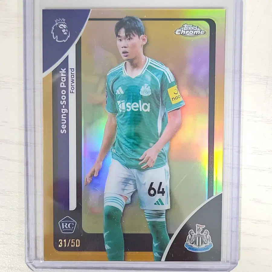 25-26 탑스크롬 EPL 뉴캐슬 박승수 루키 골드 50한정 카드
