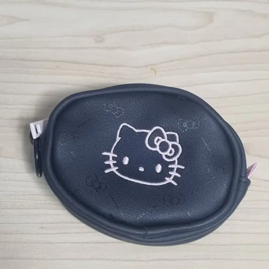 헬로키티 웨이크메이크 파우치