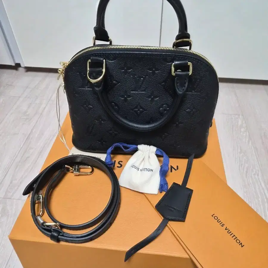 루이비통 알마 BB 블랙 앙프렝뜨 여성 토트백