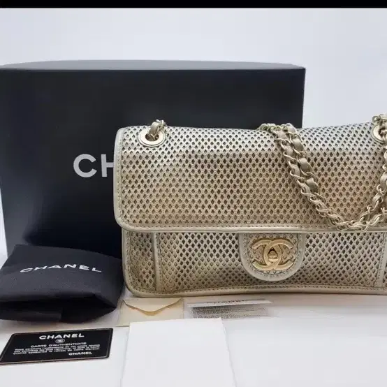 샤넬 퍼포 체인 숄더백 2CHB071652