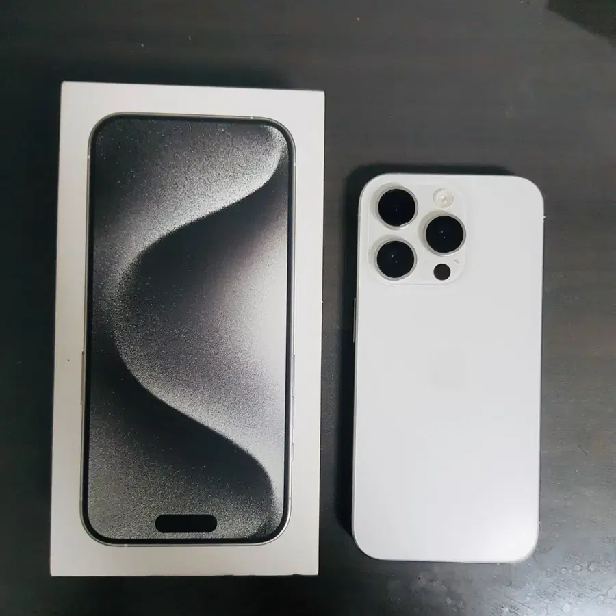 아이폰15 프로 256GB 화이트 (싱가포르판/카메라 무음)