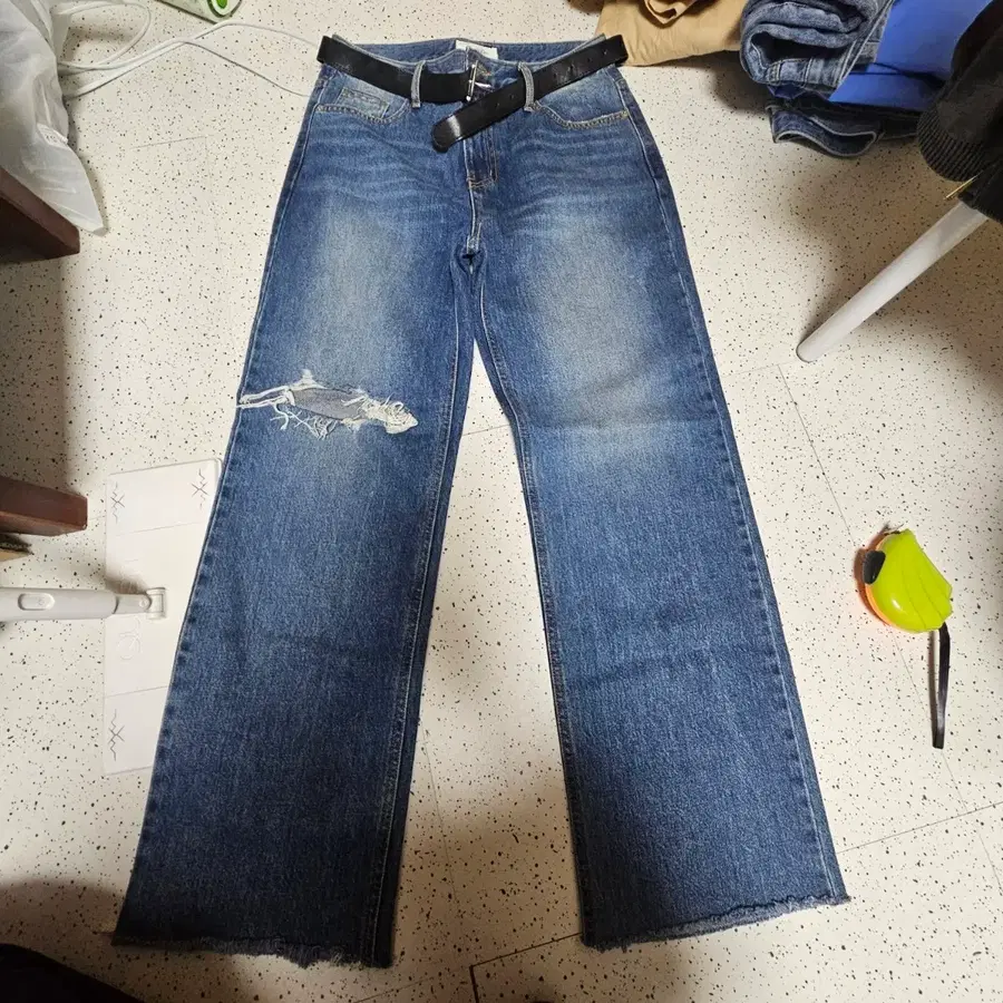 청바지 롱 부츠컷 블랙 벨트