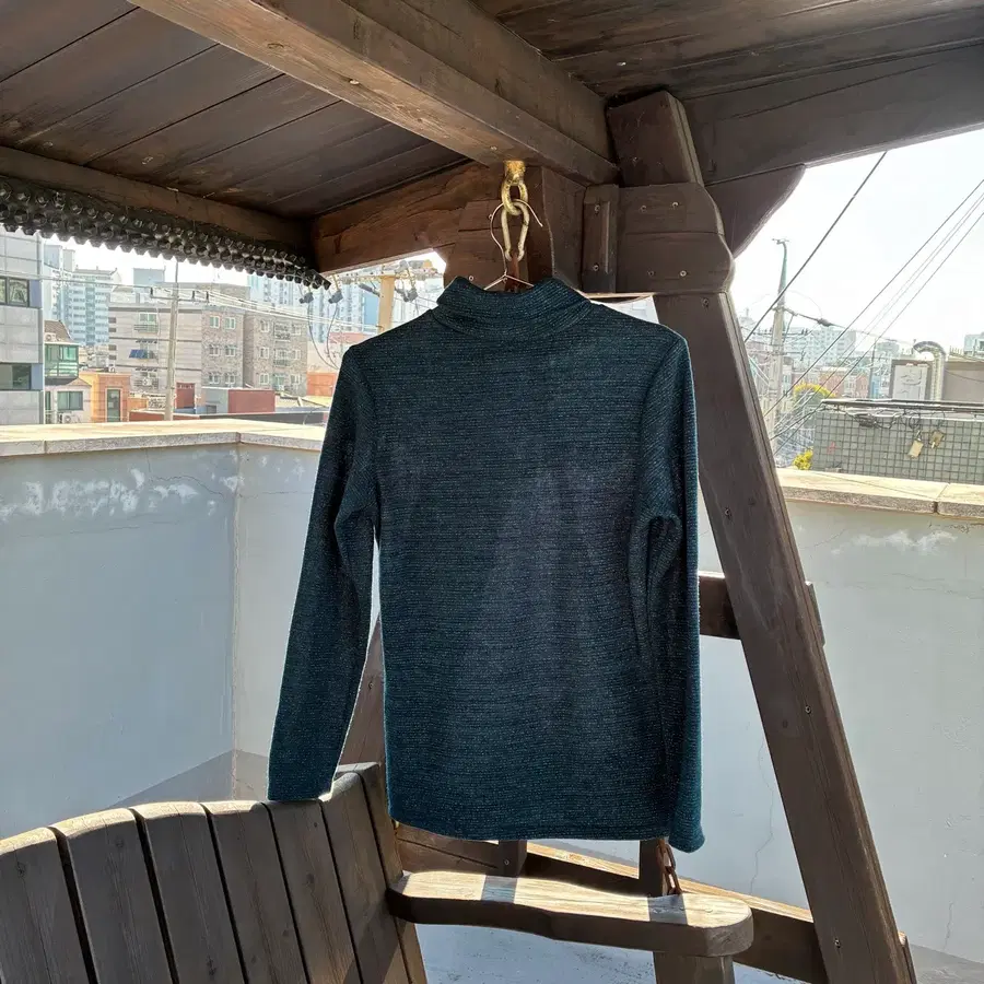 Studio glitter turtle neck