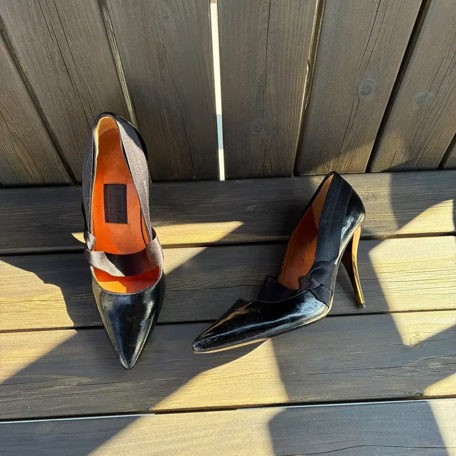 vero cuoio black heels