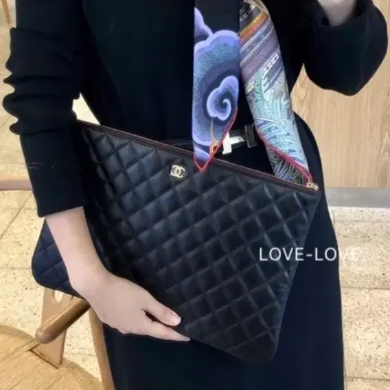샤넬 캐비어 클러치/클러치백 라지 샴골 새상품급 정품(감정O)