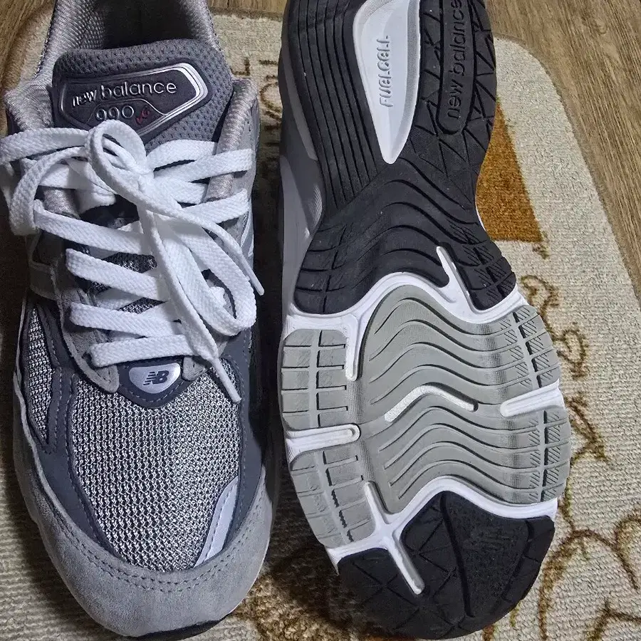 뉴발란스 990v6MADE IN U.S.A. 그레이 스니커즈
