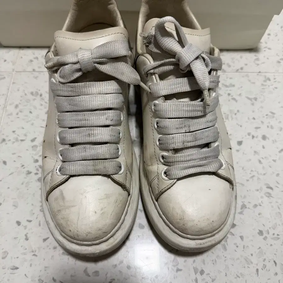 알렉산더맥퀸 오버솔 정품