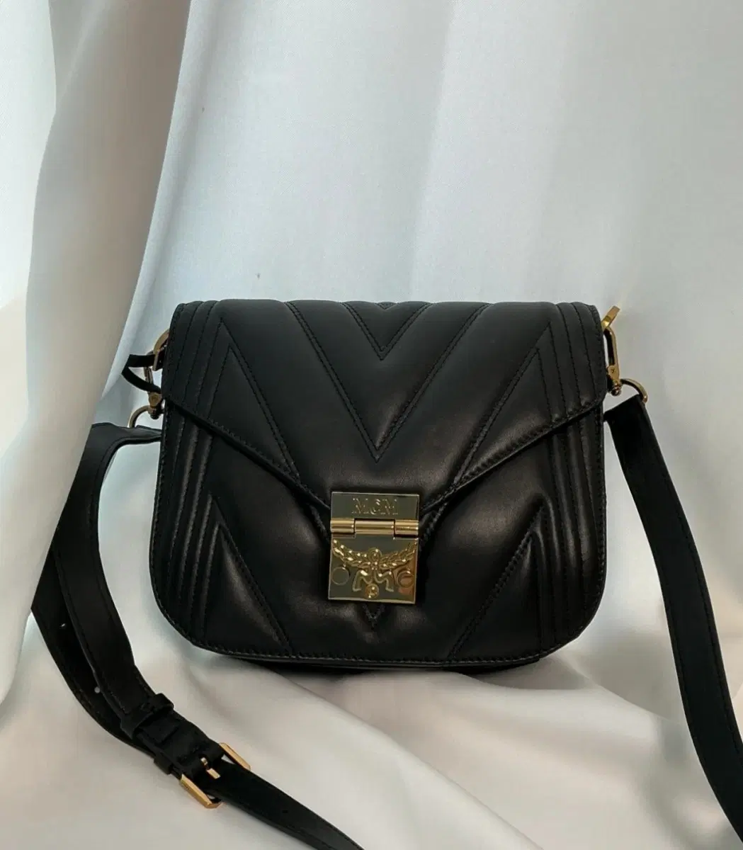 MCM quilting shoulder bag black