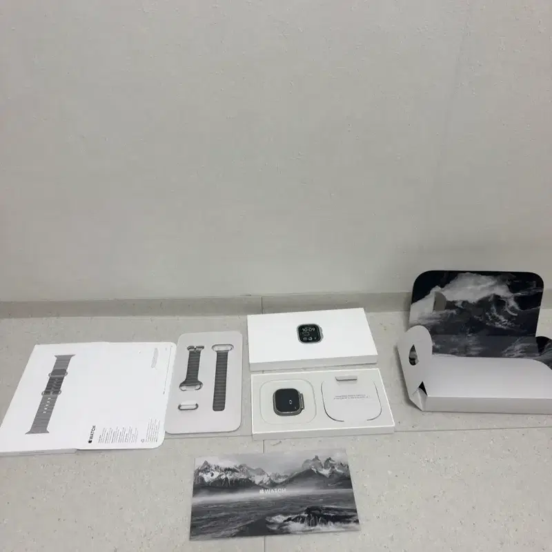 애플워치 울트라4 네추럴 티타늄 오션밴드 그레이