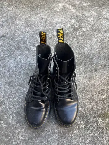 Dr.Martens 8홀 통굽 부츠 닥터마틴