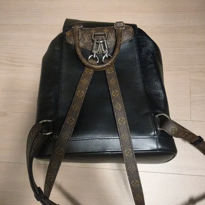 루이비통 몽수리 백팩 블랙 사진 5