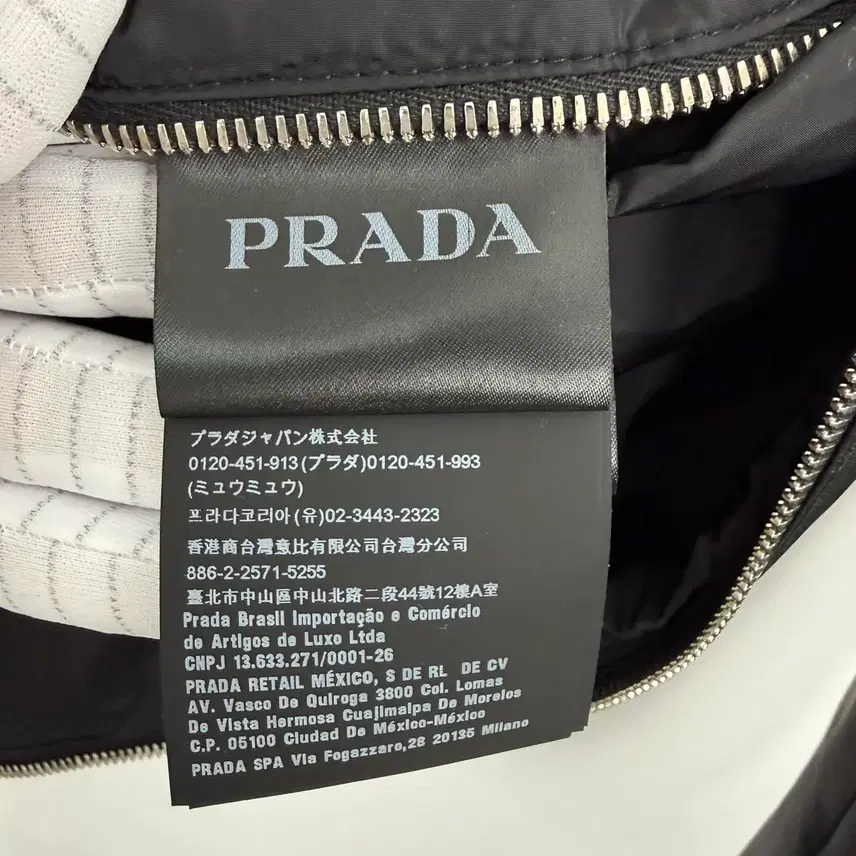 프라다 (새상품급,내장칩)프라다 리버서블 나파 나일론 블루종 자켓 블랙 사진 8