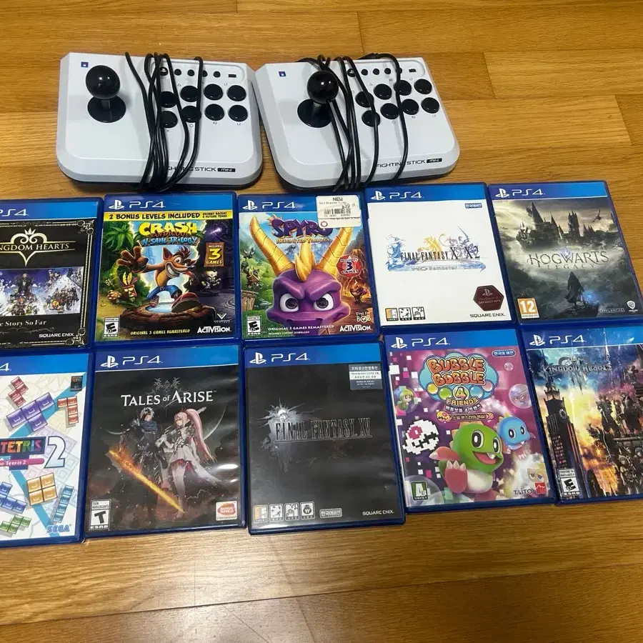 (가격내림)플레이스테이션4플스4 cd+호리 파이팅미니스틱ps4