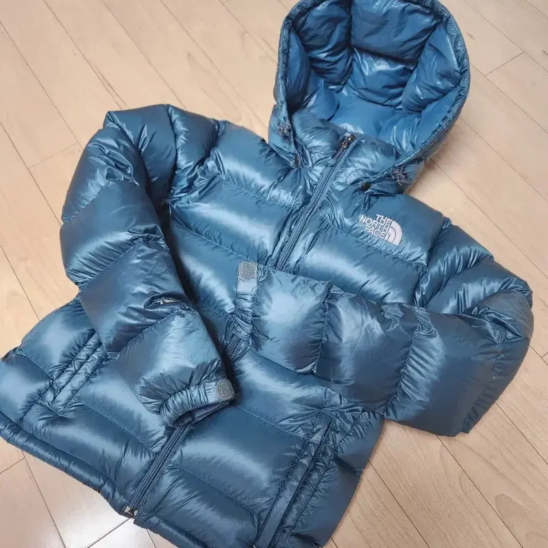 노스페이스 메트로 700필 구스패딩 판매해요!!