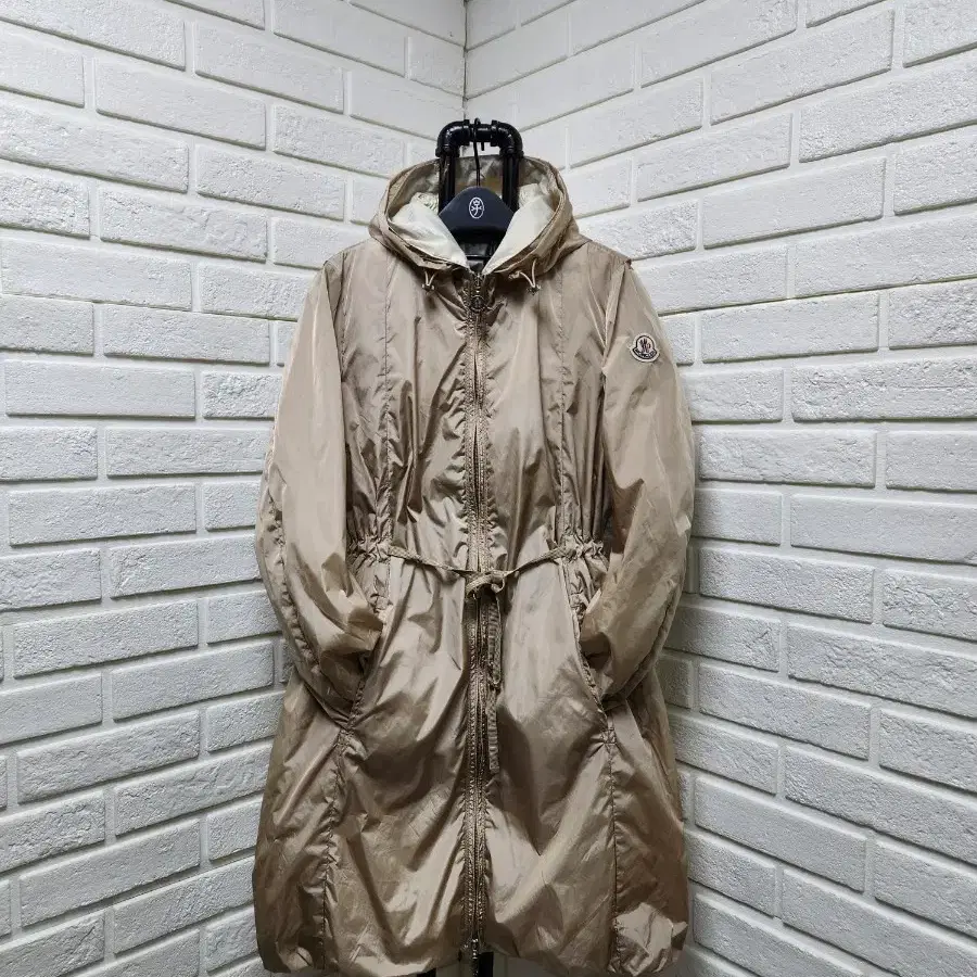 [0/55~66/정품] 몽클레어 옴브레 롱 바람막이 베이지