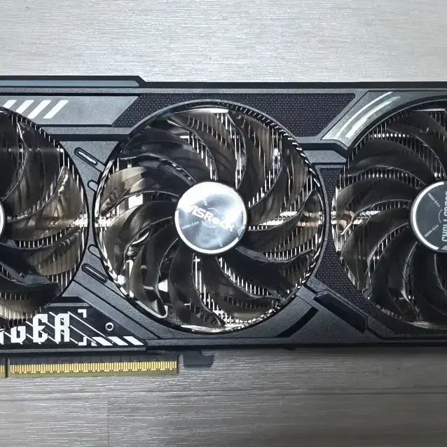 ASRock 라데온 RX 9070 XT CHALLENGER D6 16GB