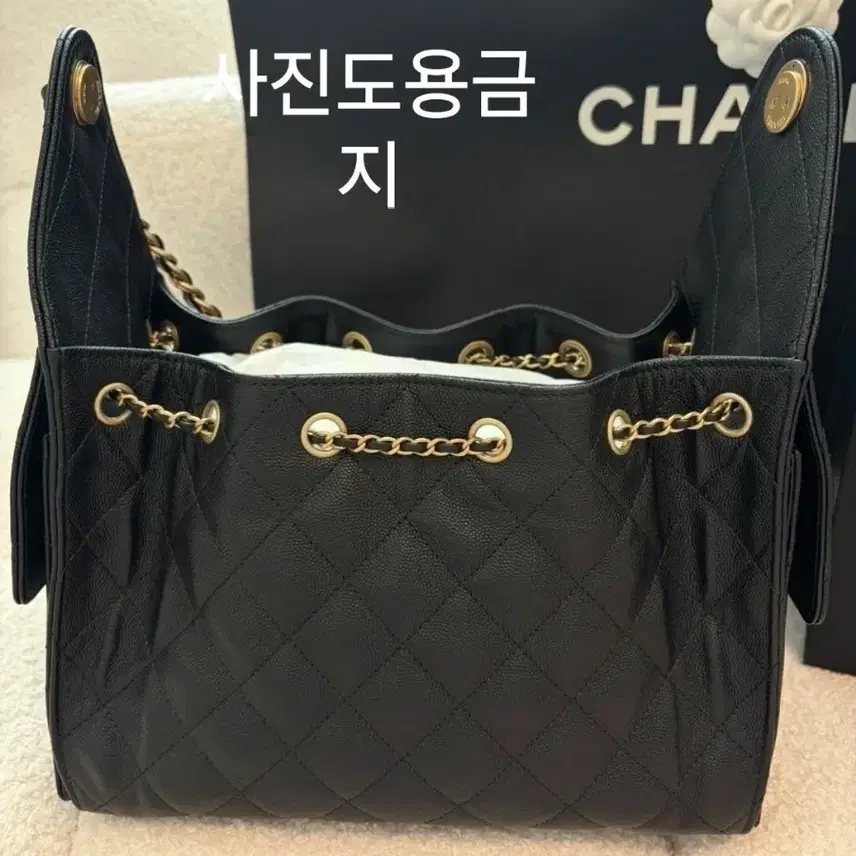 샤넬 25백 스몰 블랙 새상품급 사진 4